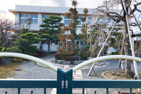 正門